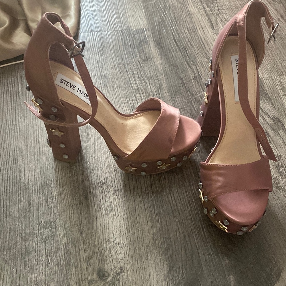 Never worn Steve Madden pumps size 7